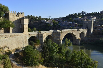 Obraz premium Ponte para a cidade de Toledo na Espanha
