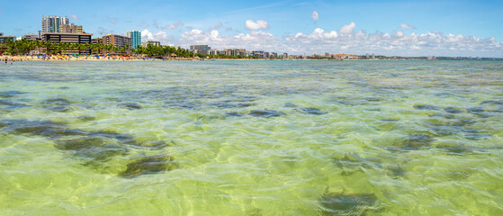 panorâmica das piscinas naturais da praia da Ponta Verde em Maceió Alagoas Brasil