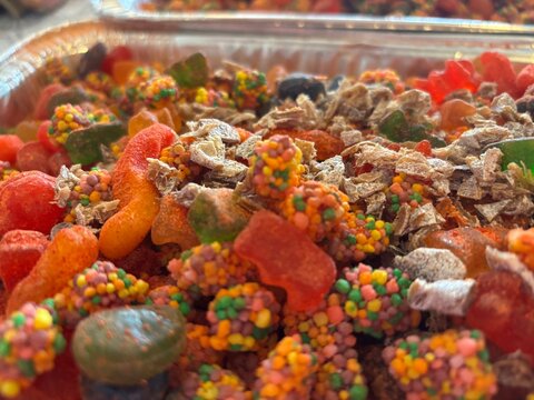 Hawaiian candy mix with gushers, nerd clusters, gummy bears and Li hing mui!!! Island favorite.