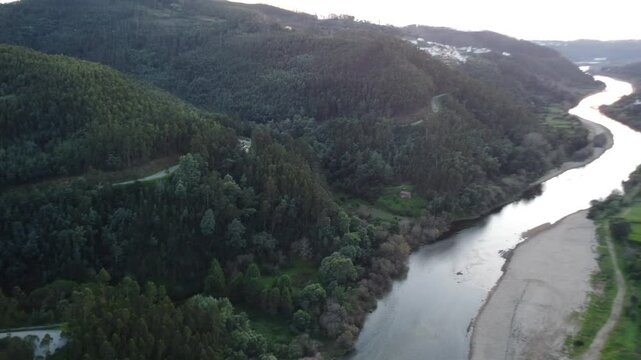 pequena barragem rio mondego