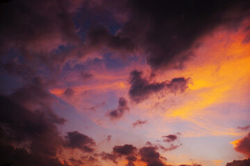 Fototapeta premium Beautiful view of cloudscape in the evening during twilight hour