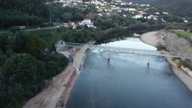 pequena barragem rio mondego
