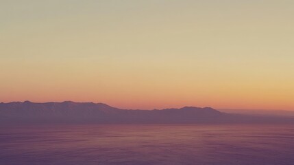Obraz premium Serene Sunset Over Misty Mountains: A Breathtaking Panorama