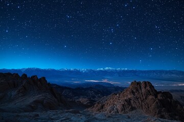 Obraz premium Starry night sky over a majestic mountain range.