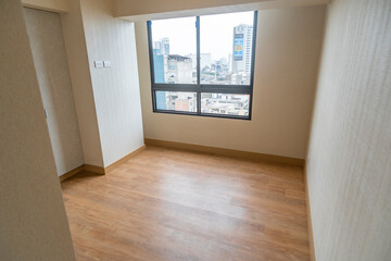 habitacion moderna de departamento, iluminado con ventana a la calle 