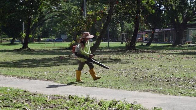 air blowers machine to cleaning leaves in the garden