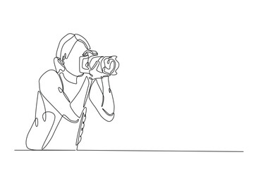Fototapeta premium Photographer holding camera in continuous one line drawing. Single line art illustration of woman hold camera. Hobby and photographer's day concept. Editable vector.