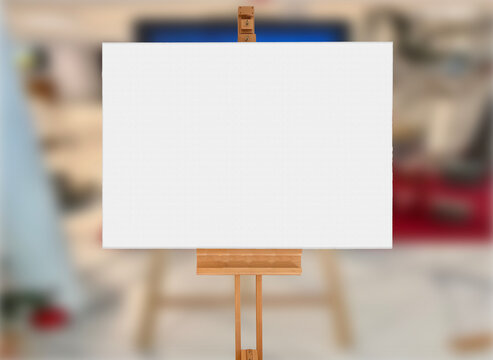 Toile blanche sur chevalet 