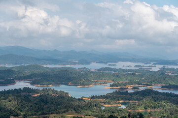 Fototapeta premium Serene mountain lake views. Rolling hills and tranquil waters create a breathtaking panorama.