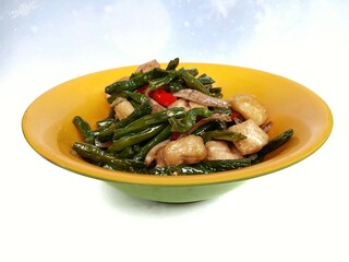 Stir-fried beans and white tofu with anchovies and sliced ​​chilies tastes delicious and savory