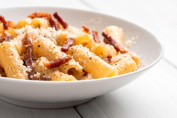 Pasta alla gricia, ricetta tipica della cucina Romana, pasta italiana 
