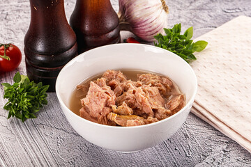 Canned tuna preserve for salad
