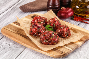 Raw beef meatballs for cooking