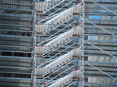 Treppen an einem Bauger&uuml;st