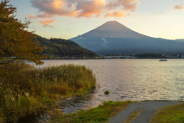 Fototapeta premium One of the best sunset spots on Lake Kawaguchiko, with a clear view of Mt. Fuji in the background,Japan