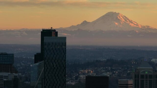 Seattle skyline with Mount Rainer towering in the background in a hazy sunset