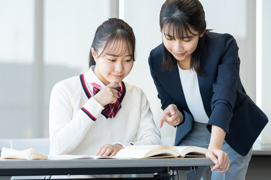 塾イメージ　撮影協力：学校法人電波学園　東京電子専門学校
 - Powered by Adobe