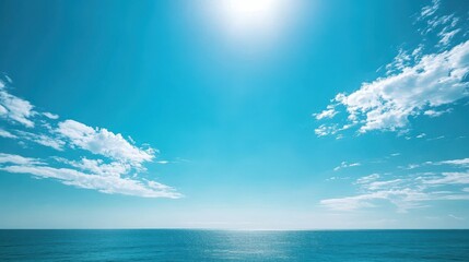 Obraz premium Bright ocean view under blue sky with clear horizon