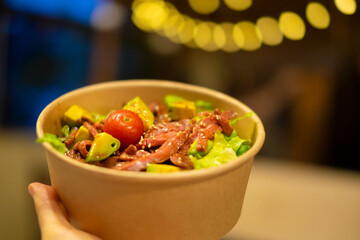 アボカド牛肉丼と夜景