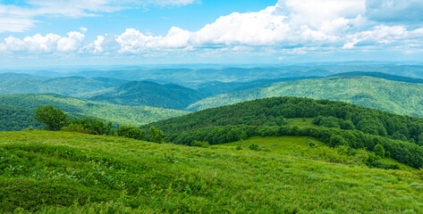 Bieszczady góra góry połoniny las drzewa dolina niebo chmury wiosna lato © Dariusz