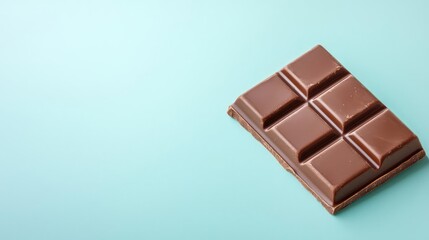 Obraz premium Minimal chocolates concept. Delicious chocolate bar on a soft pastel background, perfect for desserts and snacks.