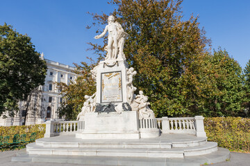 Obraz premium Mozart monument located in the City garden, Vienna, Austria