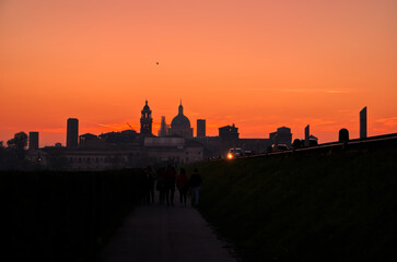 Obraz premium People walking at sunset in Mantova.