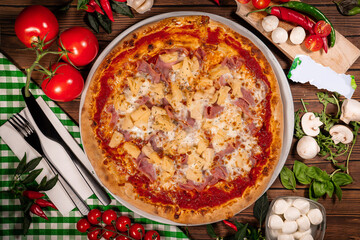 Italian hawaii Pizza ham and pineapple ananas