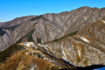 雪の丹沢山地　三ノ塔からの展望　鍋割山　塔ノ岳
