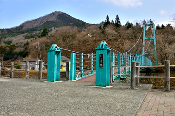 山梨県　道志川沿いにある道の駅どうしより鳥ノ胸山を望む
