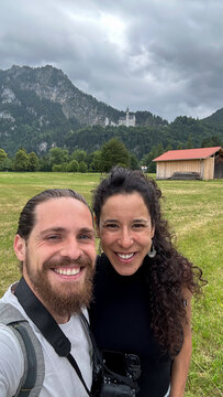 couple traveling selfies