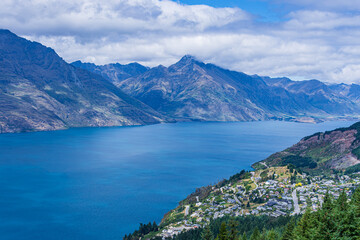 New Zealand&rsquo;s Queenstown sits on the South Island&rsquo;s large S-shaped Lake Wakatipu.