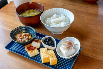朝の健康的な食卓