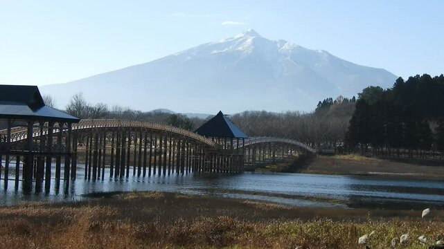 [4K] Tsuru no Maihashi Bridge and Mt. Iwaki: Japan's Longest Triple-Arched Wooden Bridge in Aomori 【4K】岩木山を望む鶴の舞橋：日本一長い木造三連太鼓橋と津軽富士が織りなす青森の絶景 撮影日：20241126-1