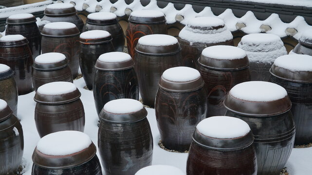 눈에 덮힌 장독대