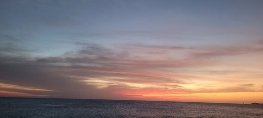 Naturaleza: noche en escarlata