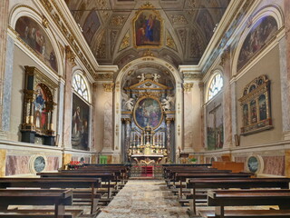 Obraz premium Interieur of Saint Ambrogio church, dome of Vigevano, Lombardy, Italy