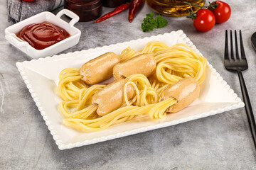 Dietary baby chicken sausage with spaghetti