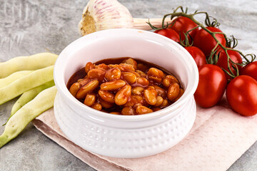 White baked bean in tomato sauce