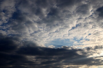 Obraz premium white clouds are floating across the sky