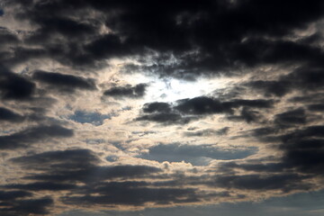 Obraz premium white clouds are floating across the sky