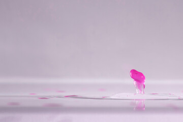 farbe tropfen wasser pink