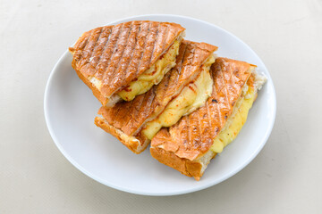 Turkish karisik atom kare  tost ( kasarli bazlama tost) . Sucuklu, Kasarli,  cheddarli, kavurmali...