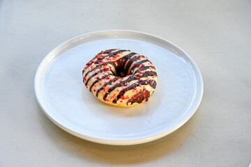 Donuts photoshoot. Food photography and editing. Cilekli, muzlu, Cikolatali donut.