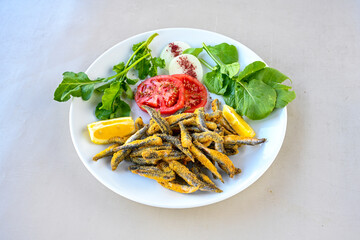 Fried Anchovies (Turkish Name: Hamsi Tava) .Hamsi, istavrit, sardalya tava. Balik kizartma. Izgara cipura levrek, palamut  yesil salata.