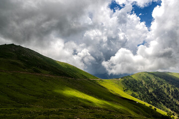 Fototapeta premium Beautiful Kashmir Landscape. Lush green meadows and mountains of Kashmir