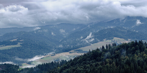 Pieniny w Wiosennych Mgłach  © Wojciech Lisiński