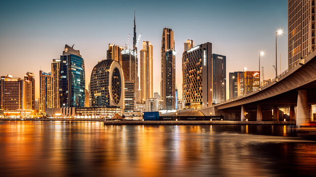 dubai, vae - 31. may 2024 - the business bay of dubai at night, uae