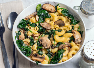 macaroni with  spinach,  and mushrooms