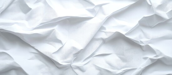 Obraz premium Textured white wrinkled sheet providing ample blank space for design or text placement in creative projects and presentations